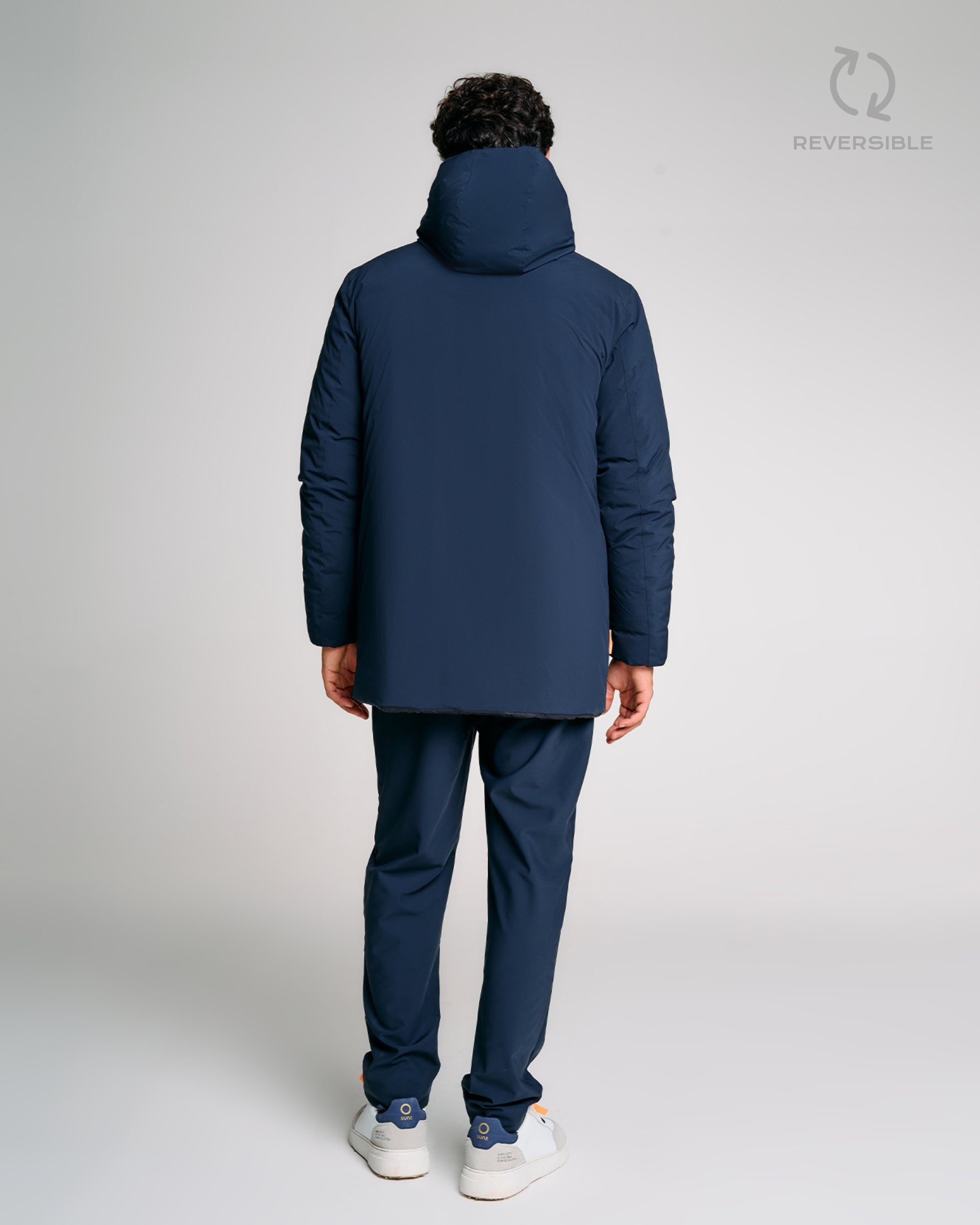 color: dark blue / sand