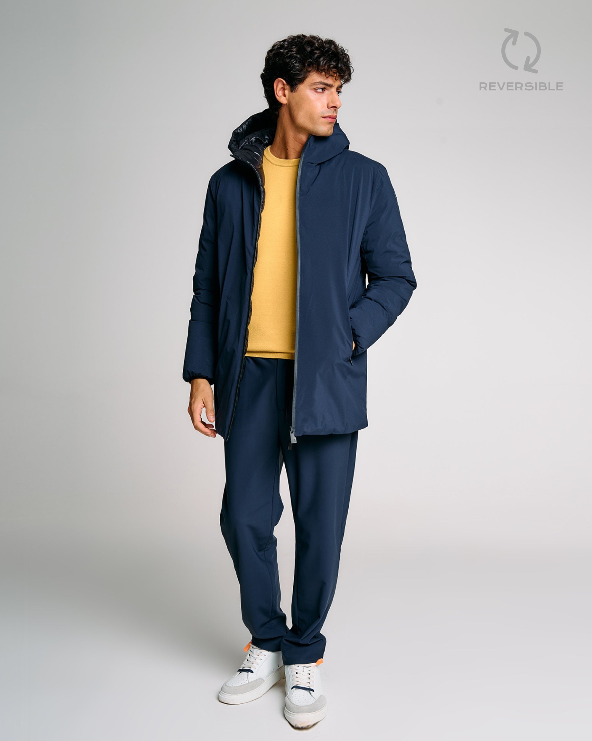 color: dark blue / sand