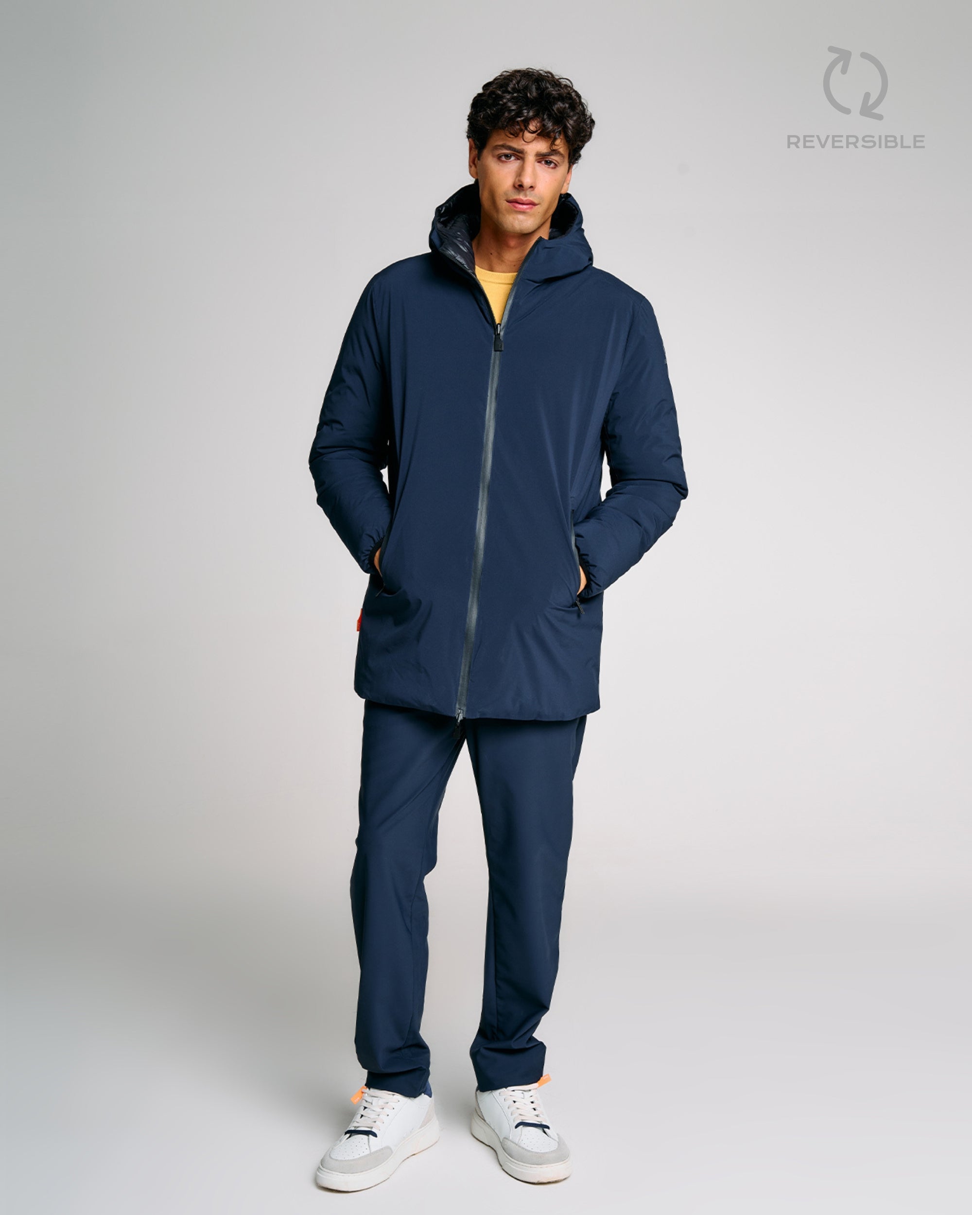 color: dark blue / sand