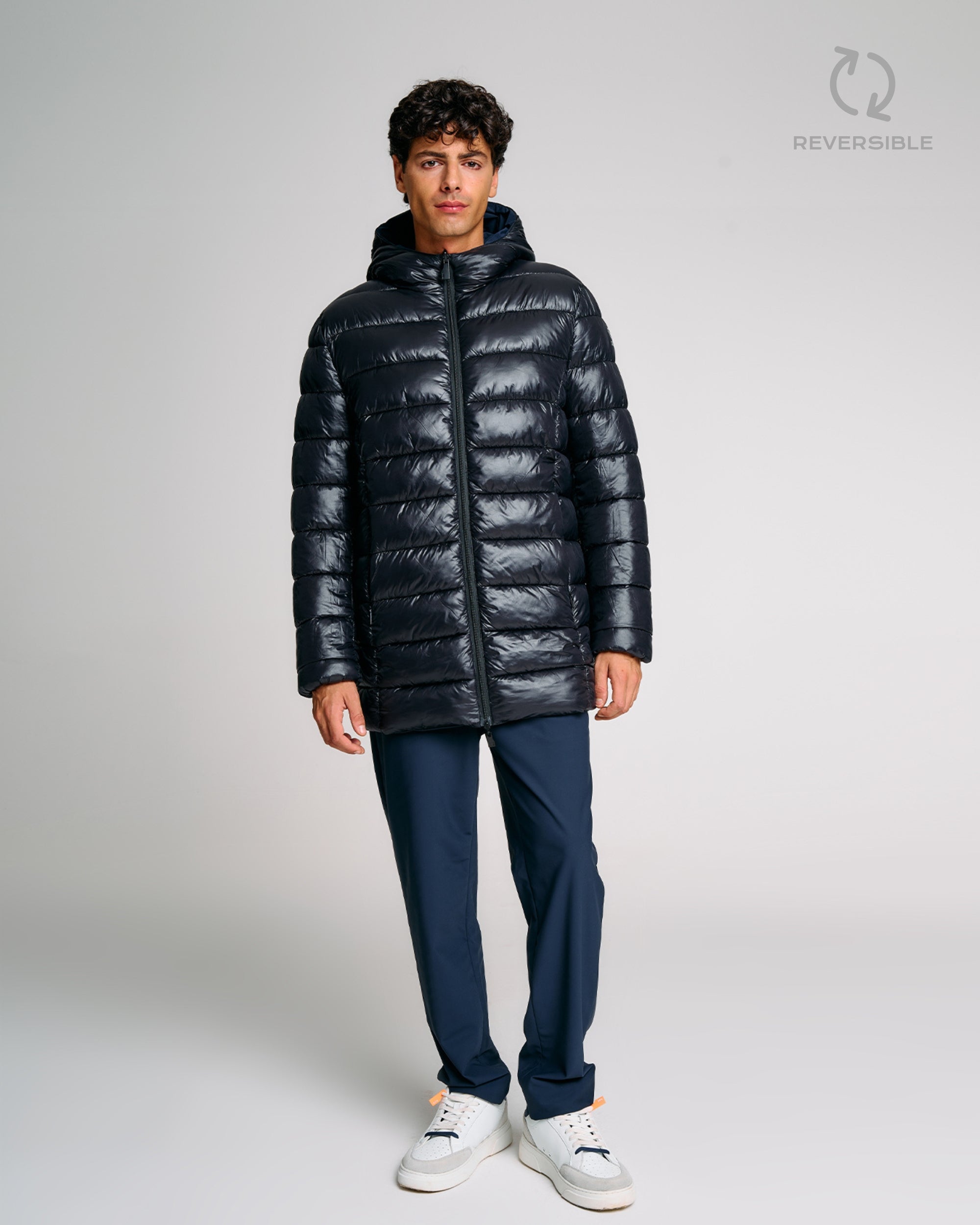 color: dark blue / sand