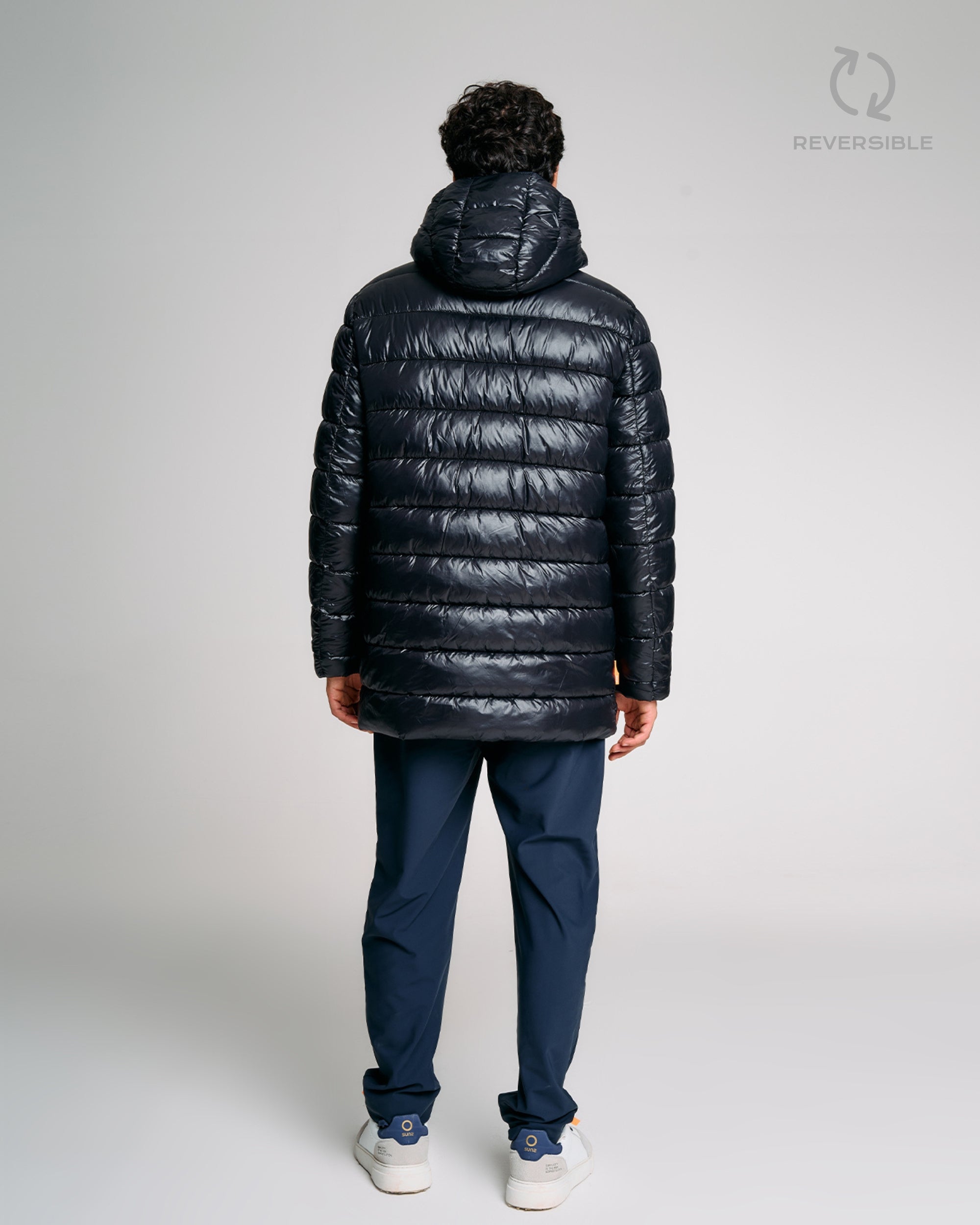 color: dark blue / sand