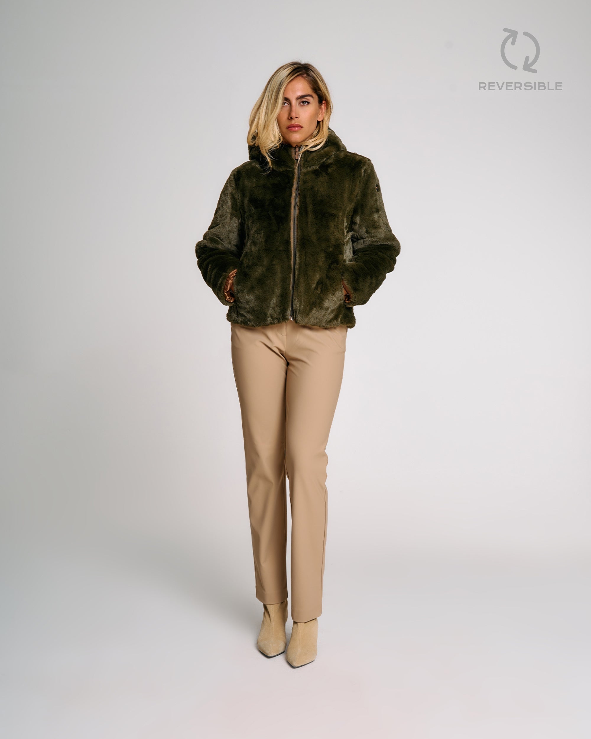 color: mandorla/off white