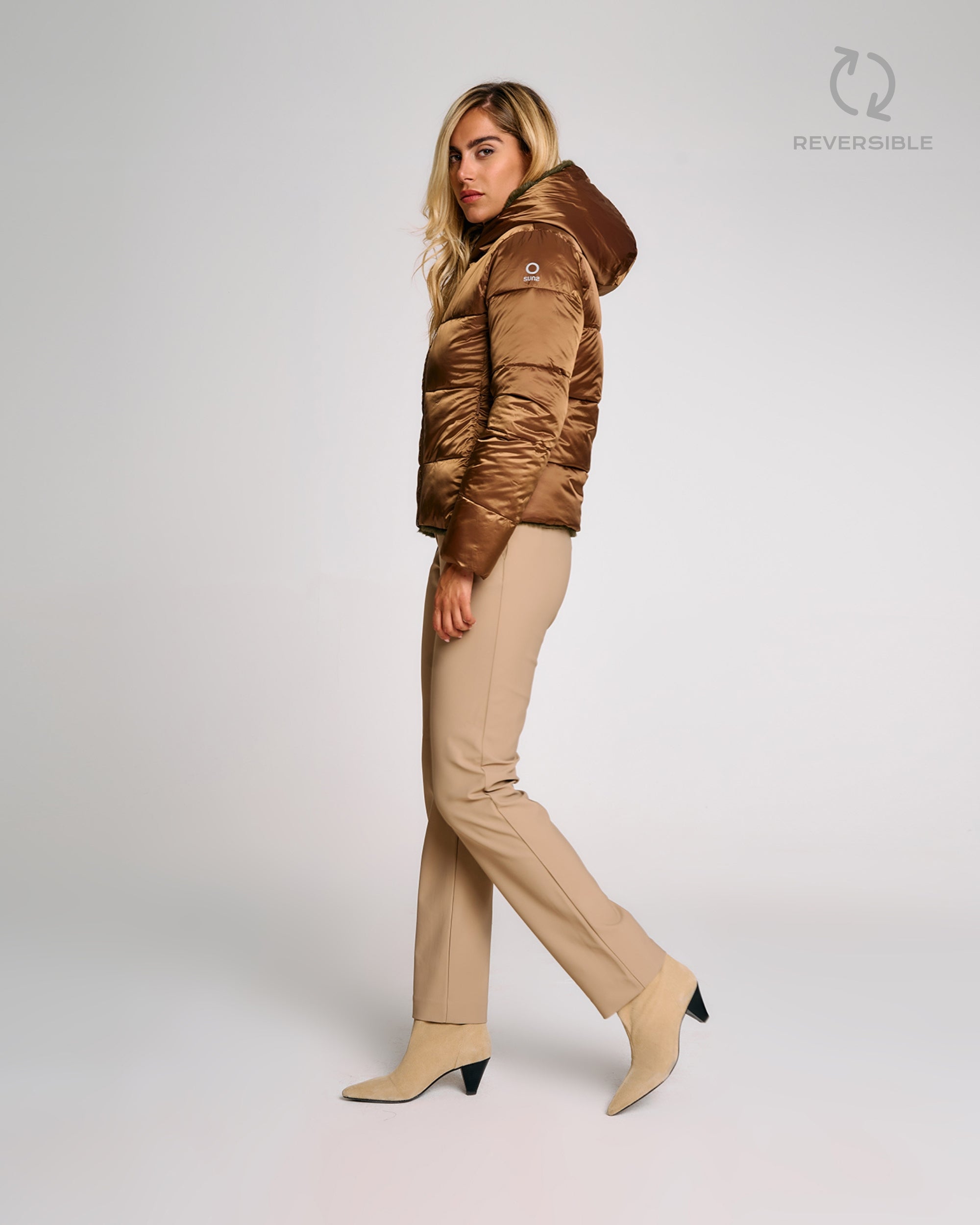 color: mandorla/off white