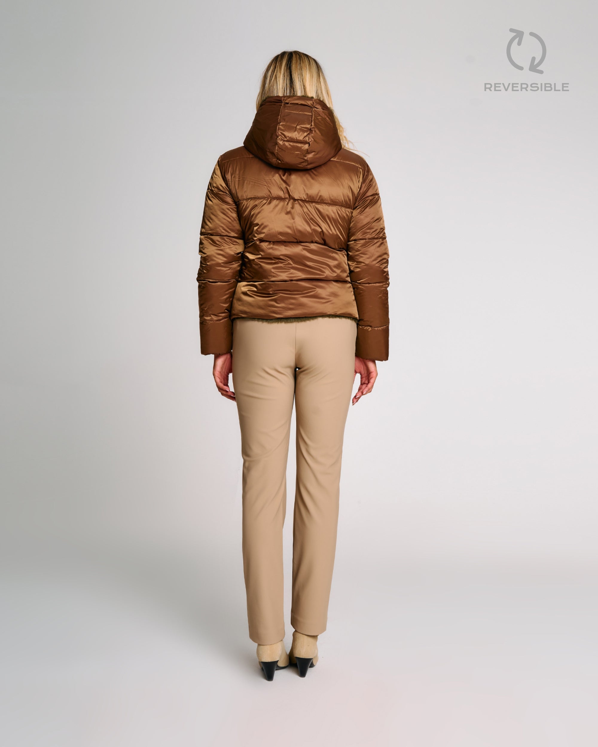 color: mandorla/off white