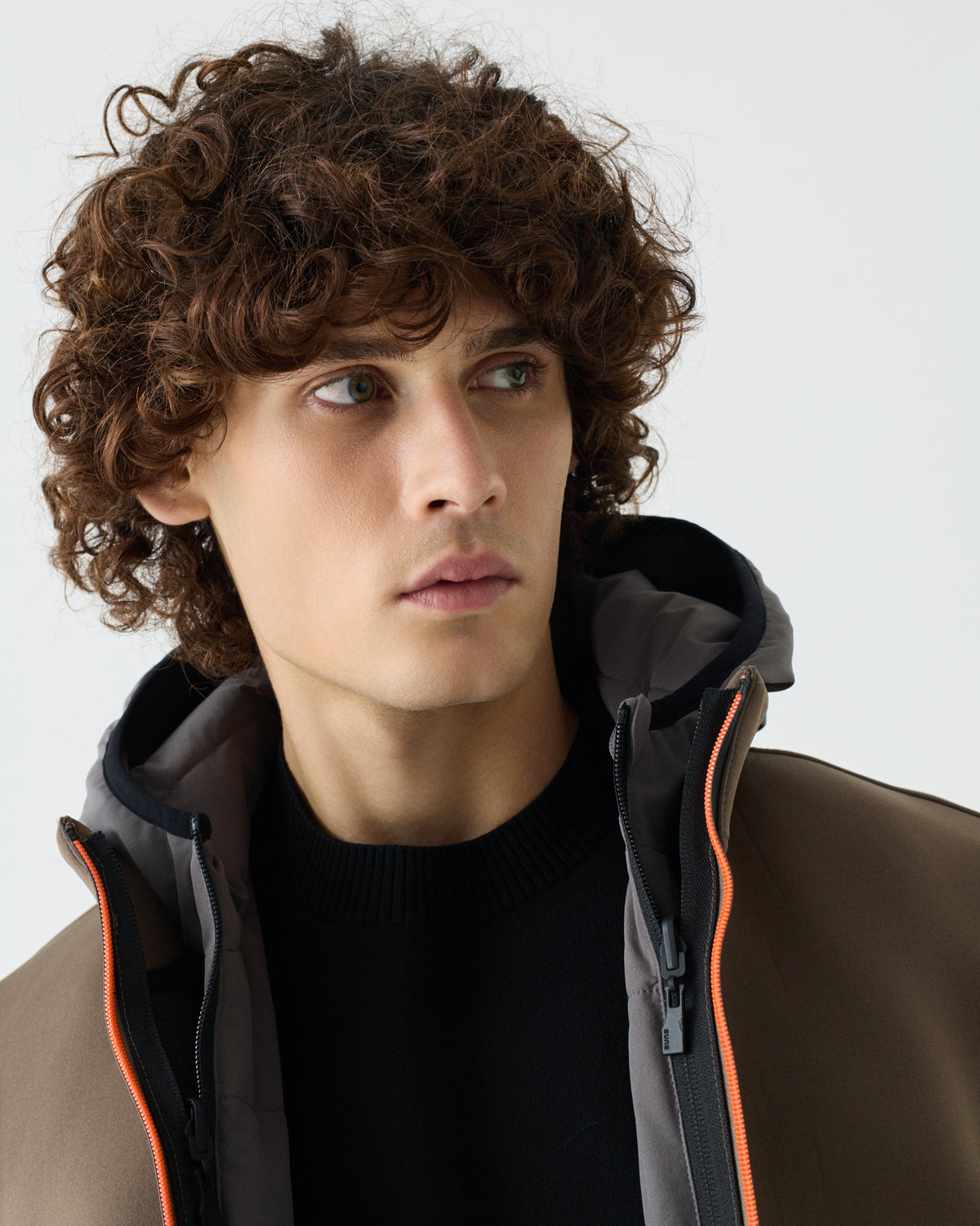 #color: fossil/Dark Grey