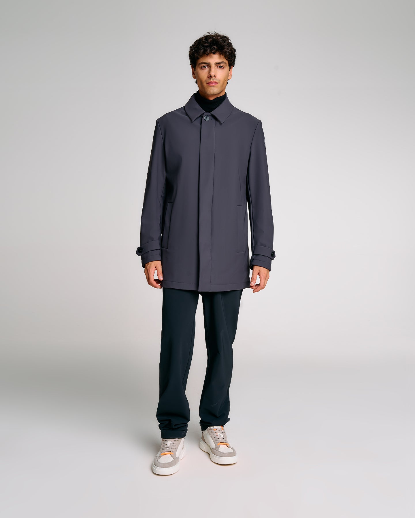 color: dark blue/black