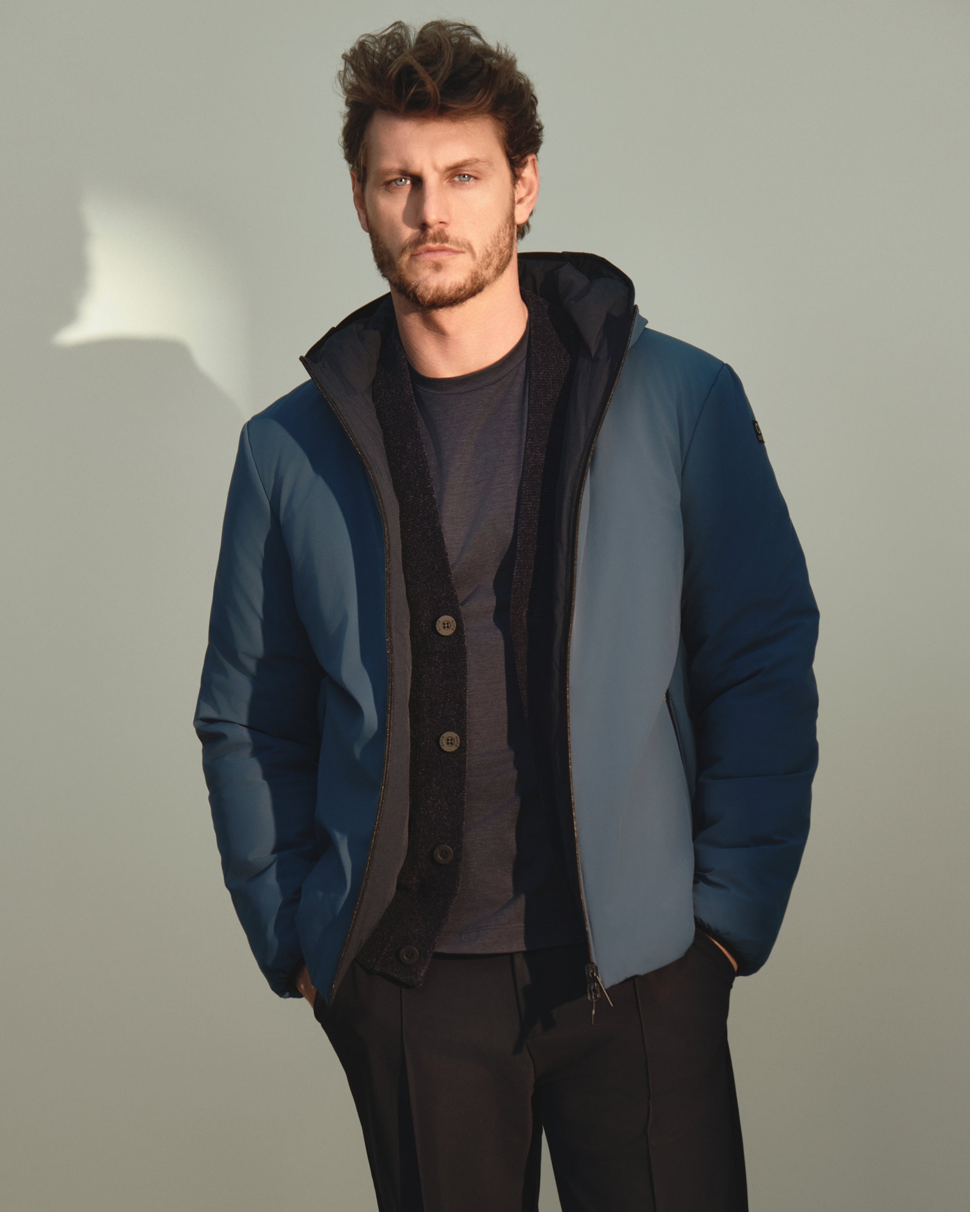 color: petrol/dark blue