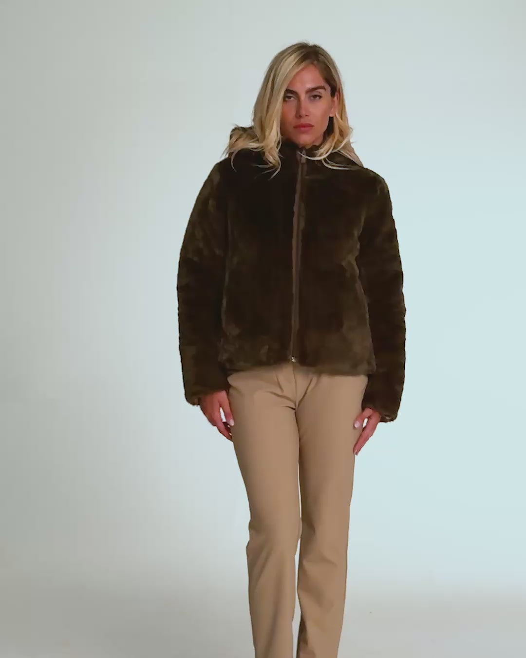 #colore_mandorla-off-white